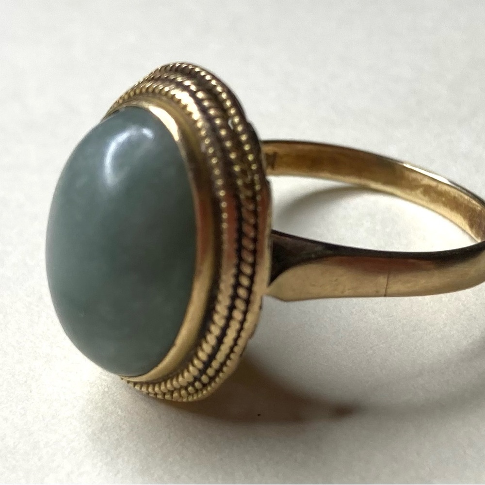 14kt Gold and Jade Cabochon Ring Size 9 6.7 grams